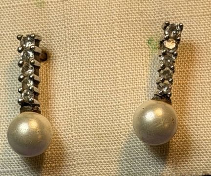 Coppia di orecchini a bottone, argento 925 con per