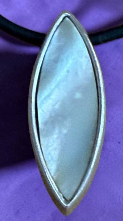Rubber cord with large silver pendant (925), mothe