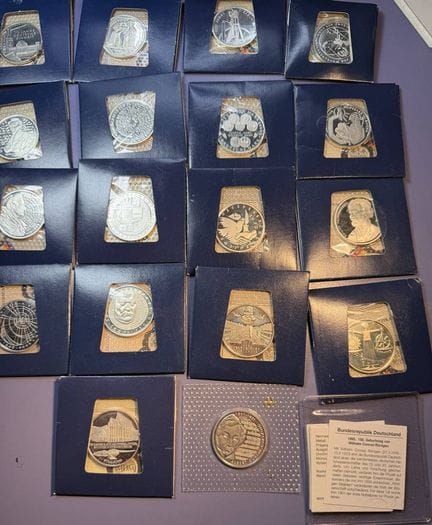 18 monete commemorative da 10 DM della Repubblica 