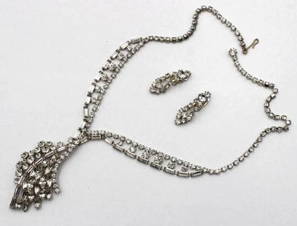 Conjunto de strass, antiguo, collar y pendientes d