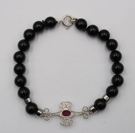 Bracciale, onice e argento, rubino incastonato in 