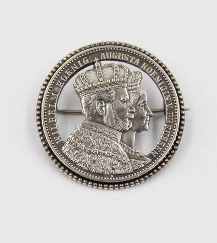 spilla antica, realizzata con un tallero prussiano