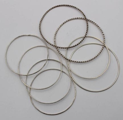 6 braccialetti d'argento vari, per un totale di ci