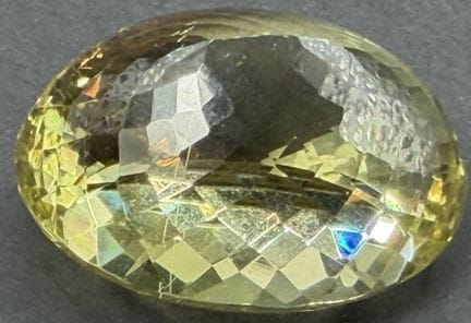 grande citrine citron, ovale, 143,49 carats, facet