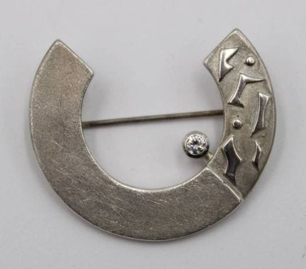 Spilla moderna in argento 925, pietra trasparente,