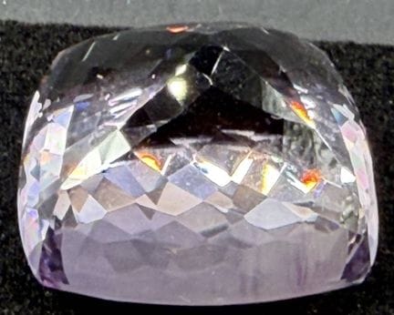 Améthyste, 99,29 carats, taille carrée modifiée