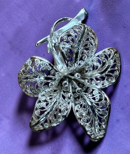 Delicate leaf brooch, 835 silver, 8.49 g, 5 x 3.5 