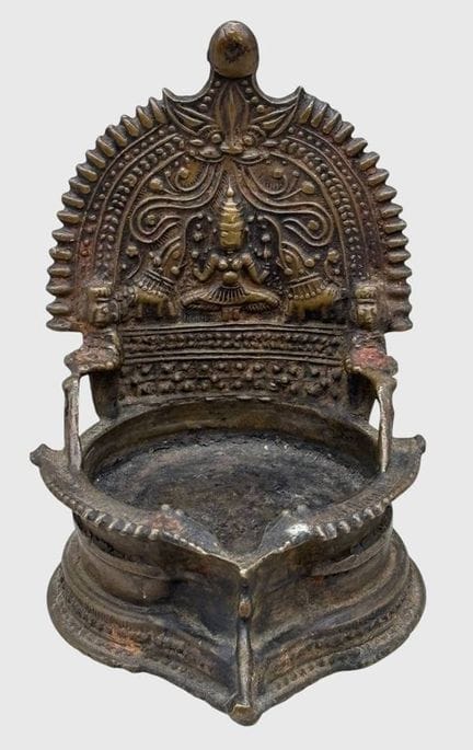 Lampe à huile de temple indienne ancienne (diya) e