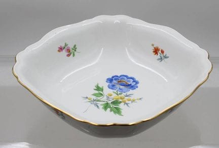 Schale, Meissen, Schwertermarke, Dekor „Bunte Blum