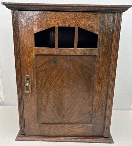 Wandschrank um 1920, Glas und Borde fehlen, ca. 50