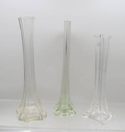 3 vases divers pour fleurs à tige ou solitaires, q