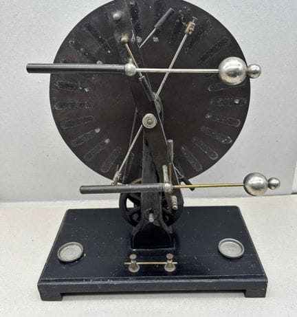 Machine à influenza vers 1900, complète ?, H 46 cm