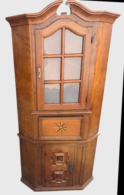 Barocker Echschrank, Schublade mit intarsierter Wi