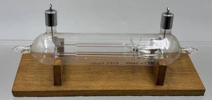 Tube électronique à rayons cathodiques, matériel e
