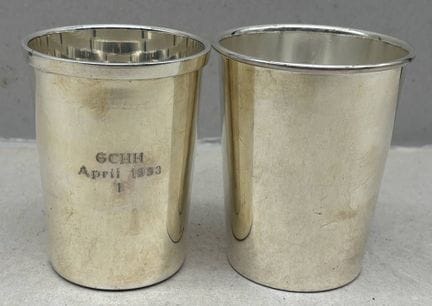 2x massive Becher, versilbert, 1x Gravur GCHH, Apr