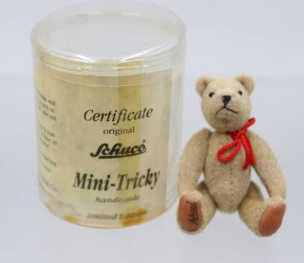 Schuco Mini-Tricky-Bär, orig. Display, ca. H-7cm