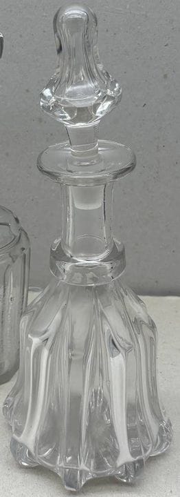 carafe à liqueur ancienne, probablement de la fin 