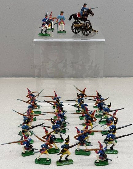 42 soldats de plomb, peints à la main, H : 5 cm, a