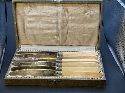 Lot de 6 couteaux à fruits dans leur coffret d'ori