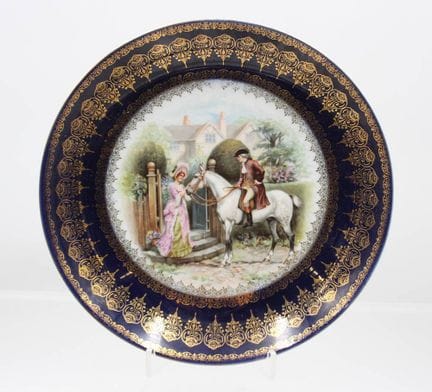 Assiette décorative en porcelaine, fond bleu cobal