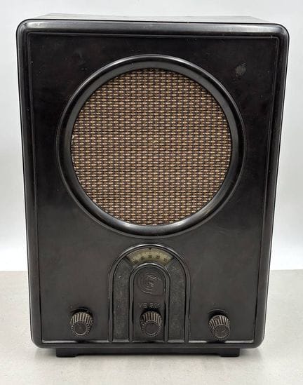 Radio populaire VE 301 W dans un boîtier en bakéli