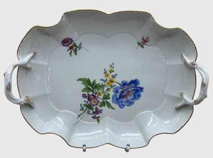 gr. Anbiet-Henkelschale "Meissen" Blumenmalerei, 3