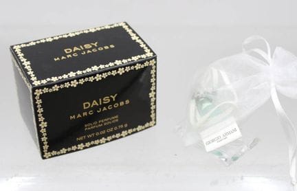 2 small gift sets: 1 Marc Jacobs ring-shaped perfu