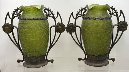 Paire de grands vases Art nouveau avec monture en 