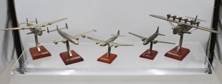 5 modèles réduits d'avions divers, probablement to
