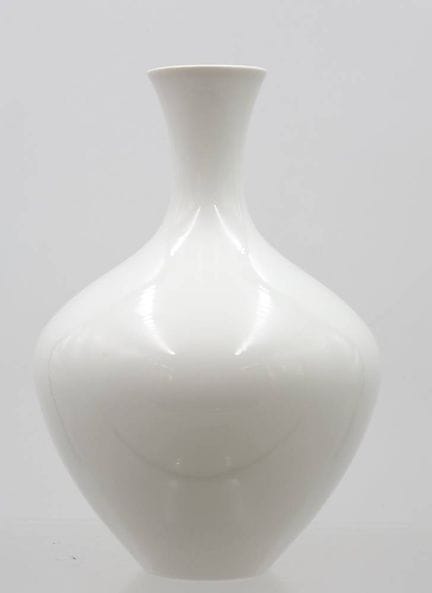 KPM柏林花瓶，白色，1953年由休伯特·格里默设计。高约20厘米