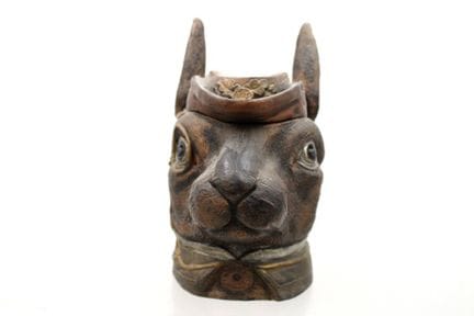 Boîte à couvercle décorée d'une figurine, lapin av