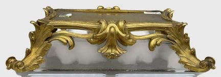 Socle en bronze, probablement destiné à accueillir