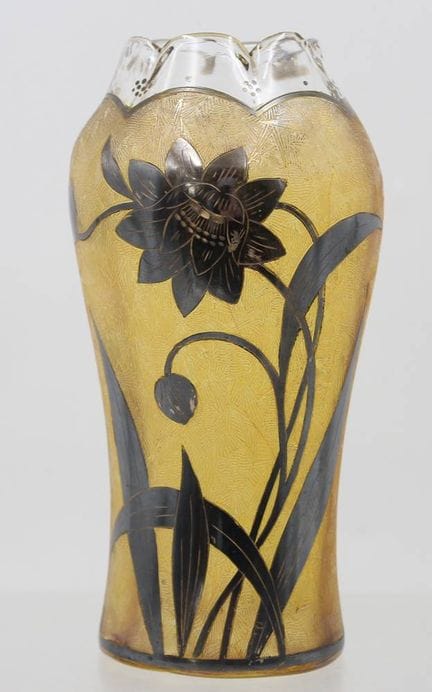 Vase Art nouveau, plaqué argent à motifs floraux, 