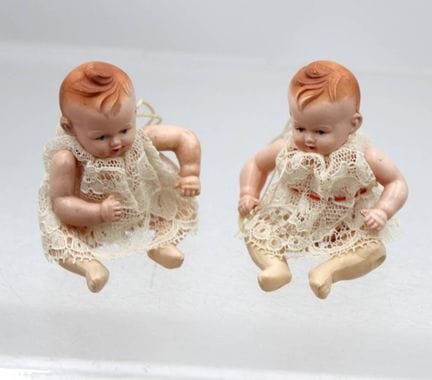 2x antike kl. Püppchen, Celluloid, 1x Druckstelle,