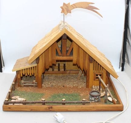 Grande crèche, faite à la main, illuminée !
H : 50
