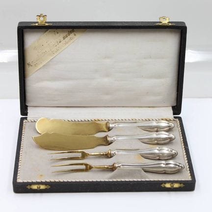 Ensemble de 4 couverts de table, manches en argent