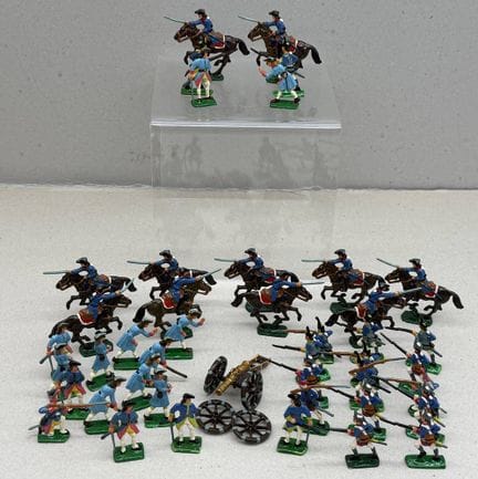 46 figurines de soldats en étain, dont des cavalie