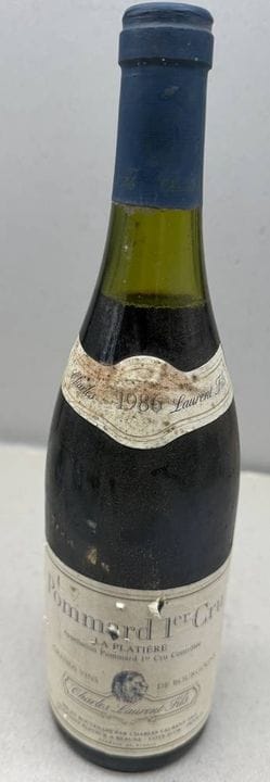 Bottiglia di vino rosso francese "Pommard 1er Cru 