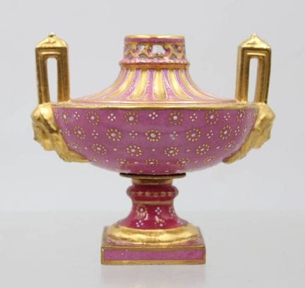 kl. Prunkvase, Sevres, rosa mit Goldzier, diese mi