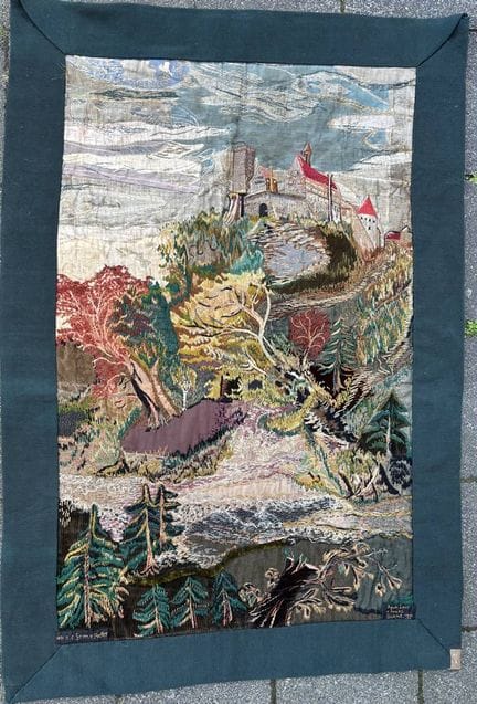 gr. Wandgobelin mit Ansicht der Wartburg, signiert