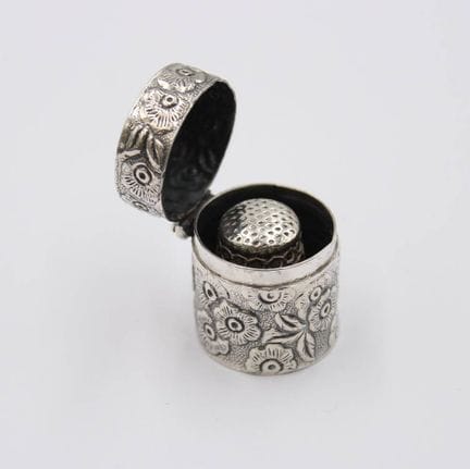 antiken Fingerhuthalter mit Fingerhut, Silber, flo