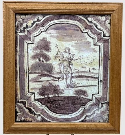 Grande tuile de poêle de Delft, vers 1750, avec mo