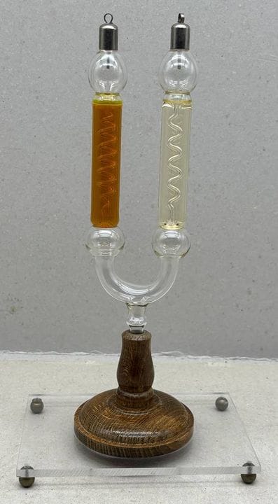 Tubo de Geißler, un tubo de descarga de gas en for