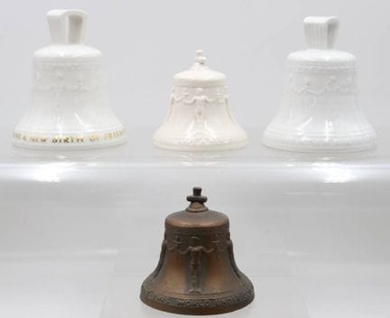 4 Porzellanglocken , 2x  der Königlichen Porzellan
