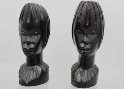 2 bustes vintage en bois d'ébène sculptés à la mai