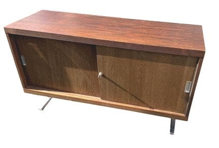 Vintage-Sideboard aus den 1960er Jahren mit Holzfu