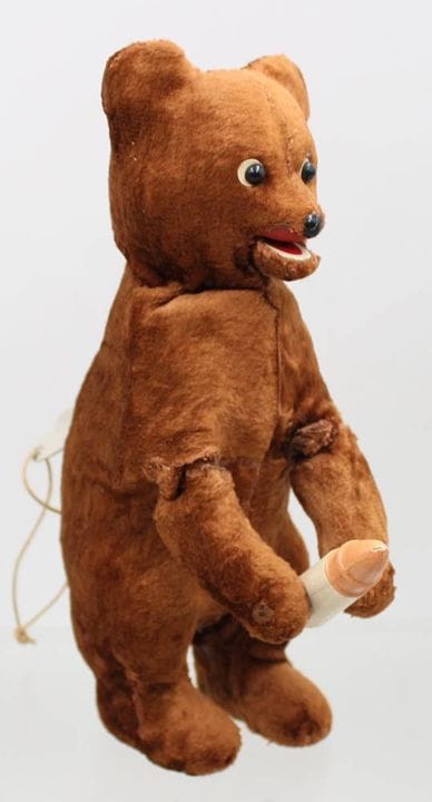 Un ours en peluche mécanique vintage soviétique à 