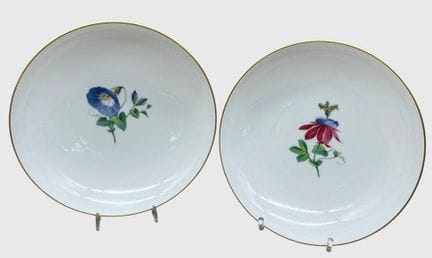 2x gr. Schalen "KPM" Berlin, Blumenmalerei mittig,