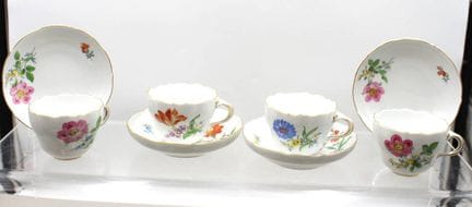 4x Tassen mit U.T., Meissen, Schwertermarke, Dekor