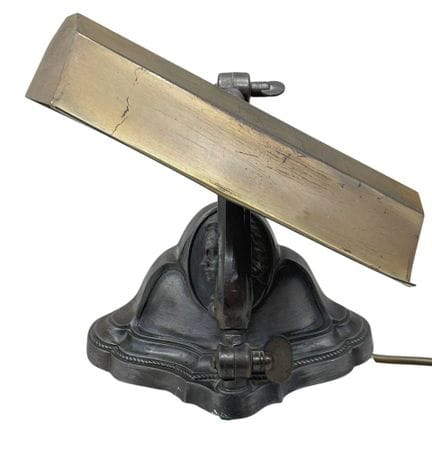 Lampe de piano, pied en bronze orné d'un portrait 